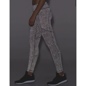 Rare NWT Lululemon Speed Tight V‎ Reflective leggings Sz 4
